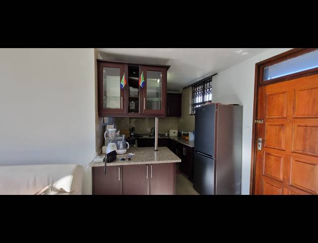 2 BEDROOM FLAT TO LET IN ESSENWOOD
